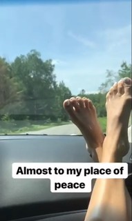 Jana Kramer feet photo thumbnail