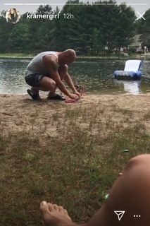 Jana Kramer feet photo thumbnail