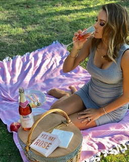 Jana Kramer feet photo thumbnail