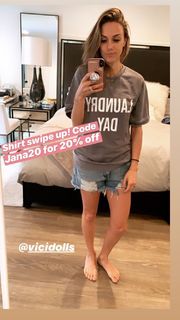 Jana Kramer feet photo thumbnail