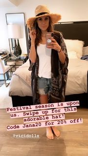 Jana Kramer feet photo thumbnail
