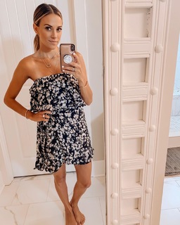 Jana Kramer feet photo thumbnail