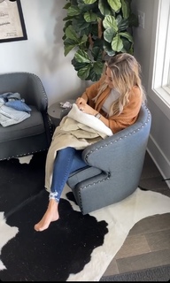 Jana Kramer feet photo thumbnail