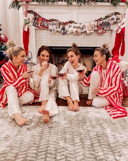 Jana Kramer feet photo thumbnail