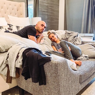 Jana Kramer feet photo thumbnail