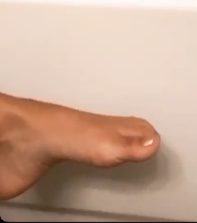 Jana Kramer feet photo thumbnail