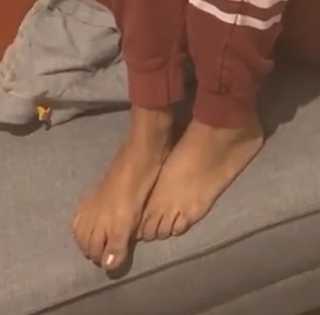 Jana Kramer feet photo thumbnail