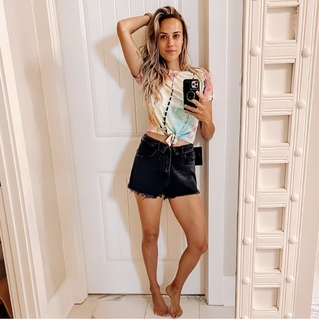 Jana Kramer feet photo thumbnail