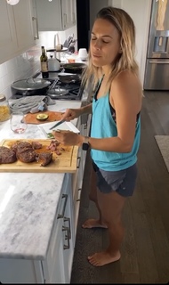 Jana Kramer feet photo thumbnail