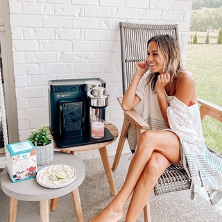 Jana Kramer feet photo thumbnail