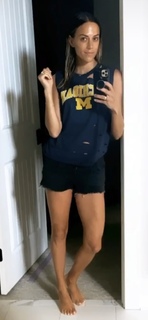 Jana Kramer feet photo thumbnail