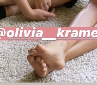 Jana Kramer feet photo thumbnail