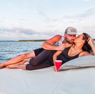 Jana Kramer feet photo thumbnail