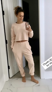 Jana Kramer feet photo thumbnail