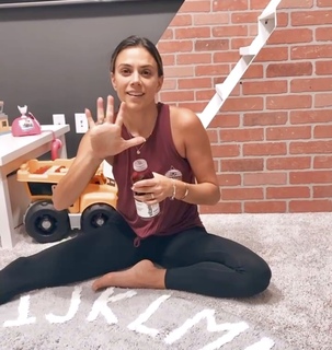 Jana Kramer feet photo thumbnail