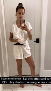 Jana Kramer feet photo thumbnail