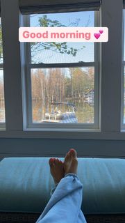 Jana Kramer feet photo thumbnail