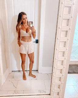 Jana Kramer feet photo thumbnail