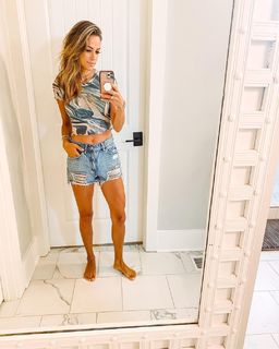 Jana Kramer feet photo thumbnail