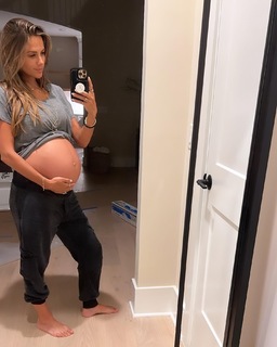 Jana Kramer feet photo thumbnail