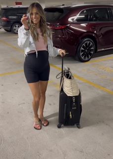 Jana Kramer feet photo thumbnail