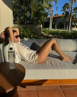 Jana Kramer feet photo thumbnail
