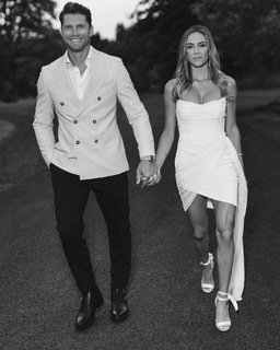 Jana Kramer feet photo thumbnail