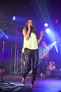 Jana Kramer feet photo thumbnail