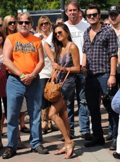 Jana Kramer feet photo thumbnail