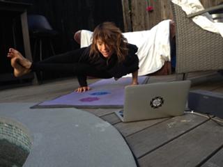 Jana Pallaske feet photo thumbnail