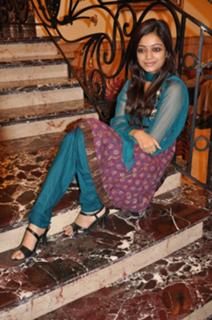 Janani Iyer feet photo 13