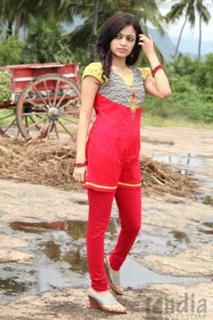 Janani Iyer feet photo 11