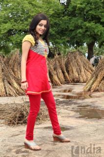 Janani Iyer feet photo 9