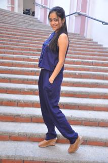 Janani Iyer feet photo 4