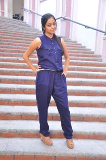 Janani Iyer feet photo 3