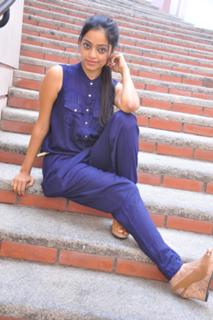 Janani Iyer feet photo 1