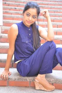 Janani Iyer feet photo 17