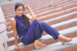 Janani Iyer feet photo 16