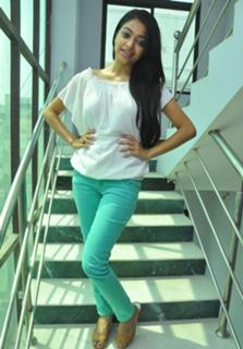 Janani Iyer feet photo 13