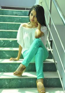 Janani Iyer feet photo 11
