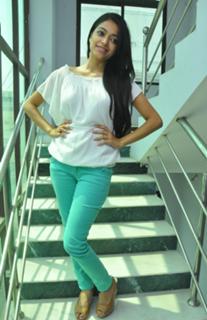 Janani Iyer feet photo 9