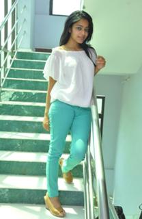 Janani Iyer feet photo 7