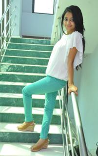 Janani Iyer feet photo 6