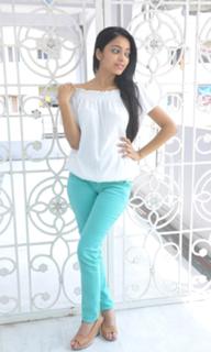 Janani Iyer feet photo 4