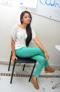 Janani Iyer feet photo 2