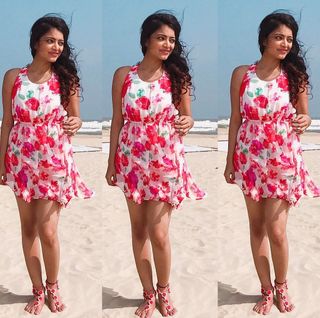 Janani Iyer feet photo 10
