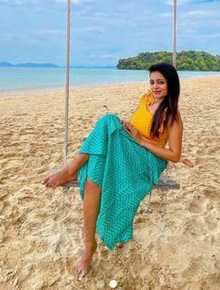 Janani Iyer feet photo 6