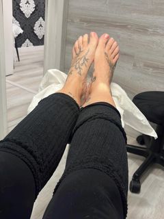 Jane Alexander feet photo 1