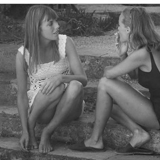 Jane Birkin feet photo thumbnail