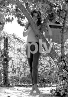 Jane Fonda feet photo thumbnail